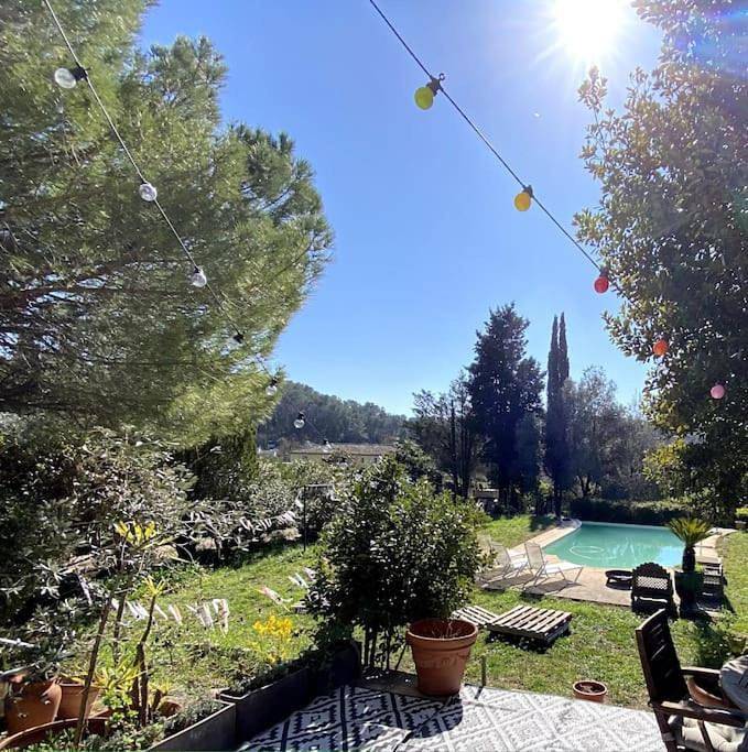 Appartement de vacances pour 4 personnes, avec Terrasse ainsi que Jardin et Piscine