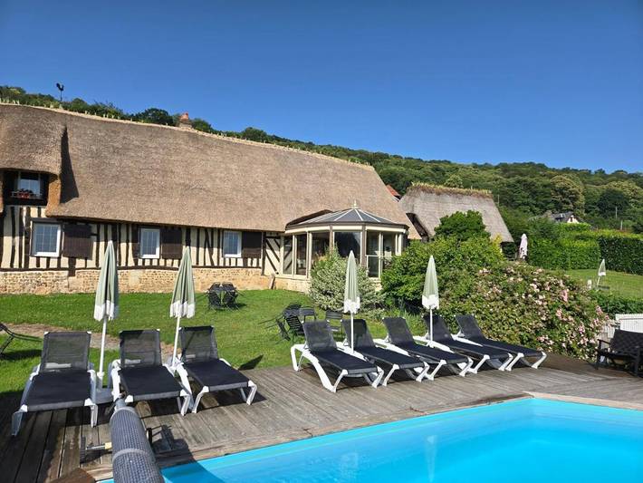 Location de vacances pour 2 personnes, avec Balcon et Terrasse ainsi que Jardin et Piscine à Marais-Vernier (Eure)