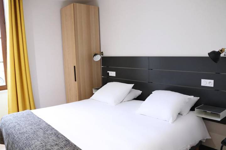 Hôtel pour 2 personnes dans Collegiale Notre Dame - 4