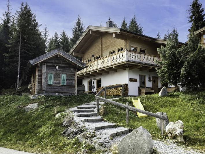 Vakantiehuis voor 10 personen, with Balkon and Terras as well as Tuin and Sauna in Königsleiten