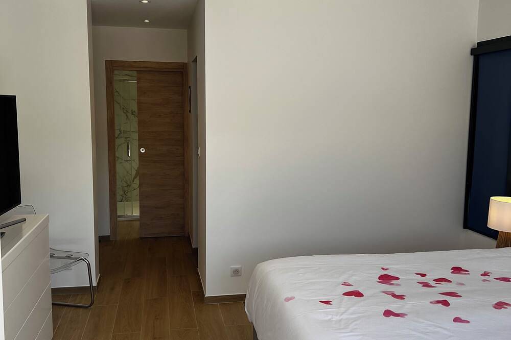 New Contemporary Villa Côte D'Azur Between Sea And Lake in Peymeinade, Mittelmeerküste (Frankreich)