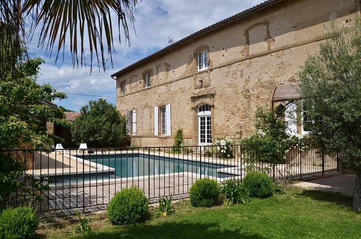 Chambre d’hôte pour 4 personnes, avec Terrasse et Jardin ainsi que Piscine et Vue