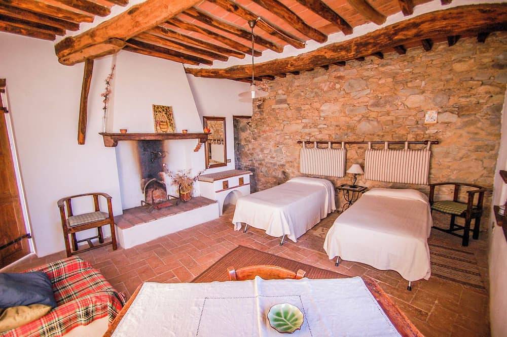 2 houses with private pool 20km from Pisa, Lucca and 30 from the sea in Buti, Provinsen Pisa