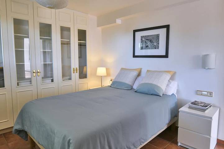 Appartement entier, Arts House. Pool, garden, beaches for you ! @ 20 km from Barcelona in Urbanizacion Montcabrer, Cabrils