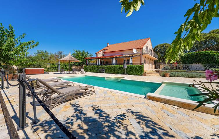 Vakantiehuis voor 10 personen, with zwembad and tuin as well as terras - 1