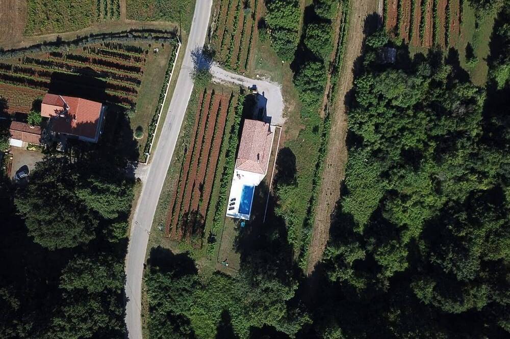 Ferienhaus mit Pool, umgeben von Wald und Weinbergen für 7, Istrien in Istrien