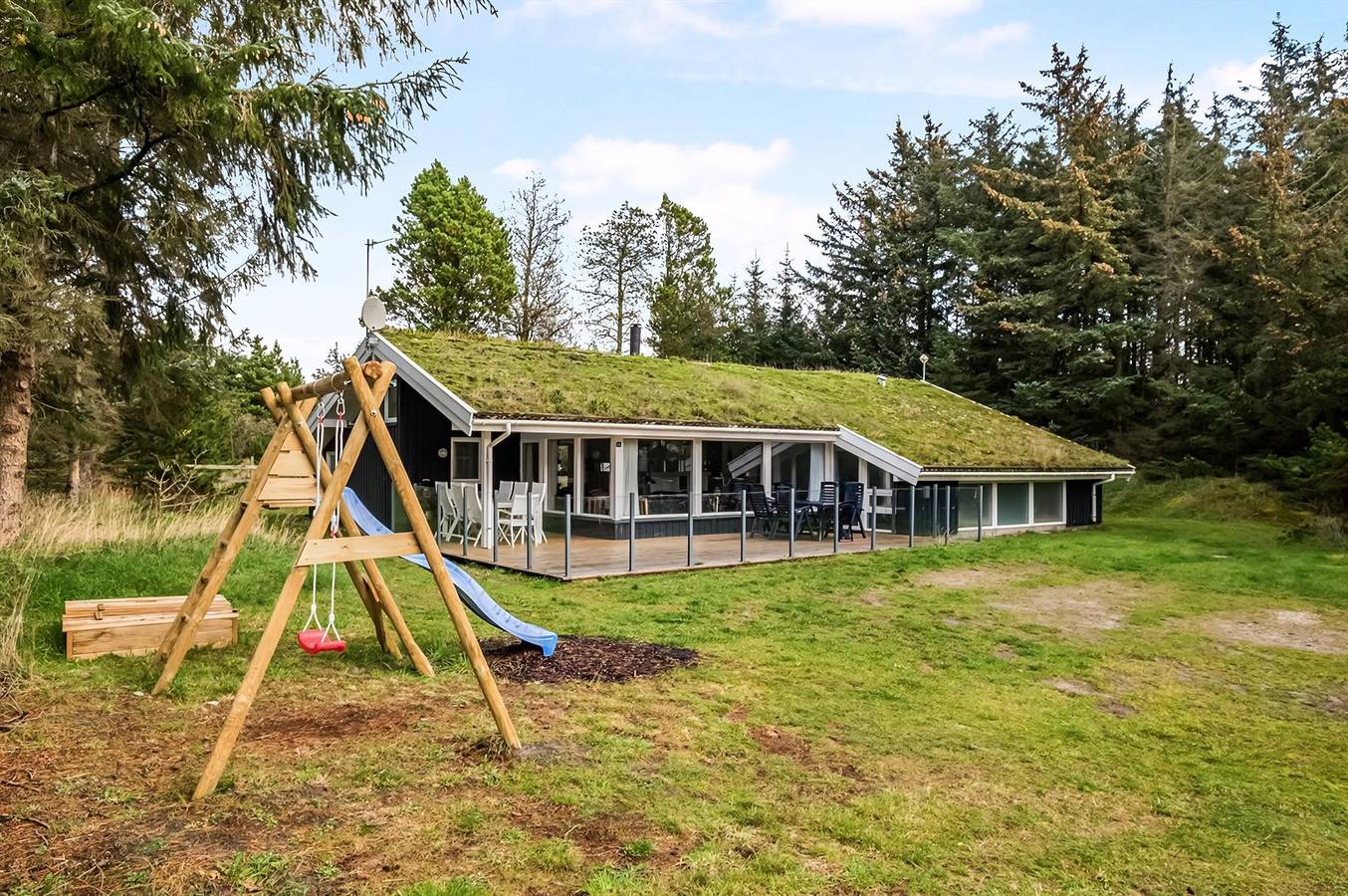 Stunning home in Saltum w/ Wifi, 5 Bedrooms and Indoor swimming pool in Kettrup Bjerge, Jammerbugt