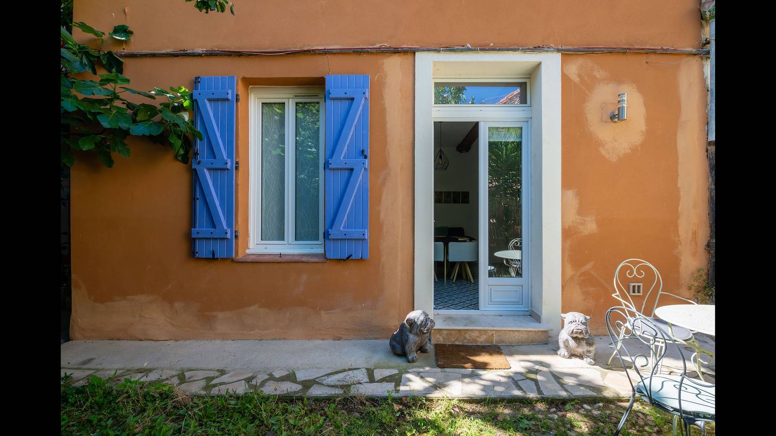 Charming 3★ Holiday Home — Historic Heart of Béziers, Peaceful Courtyard, Secret in Béziers, Côte d'Améthyste