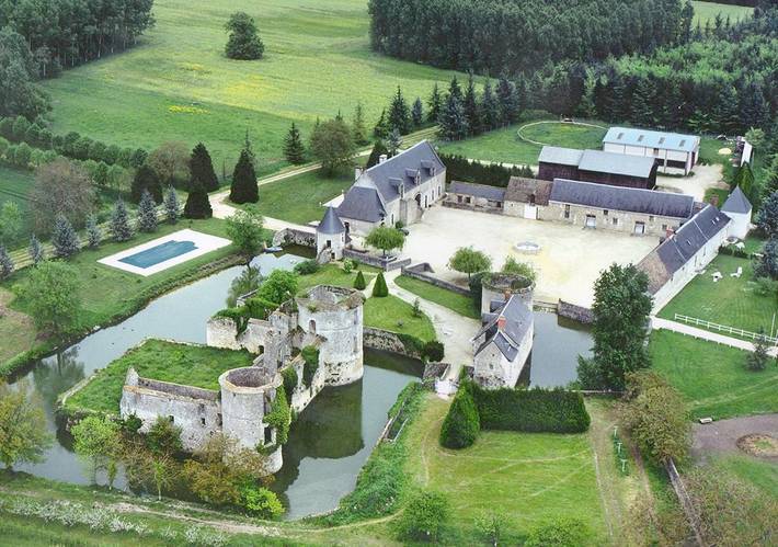 Cottage pour 2 personnes, avec piscine ainsi que jacuzzi et jardin à Hommes