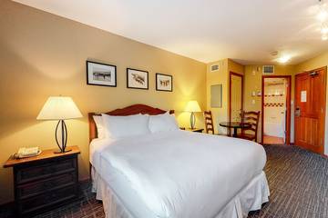 Glamping for 2 Guests in Whistler, Whistler Blackcomb, Picture 3