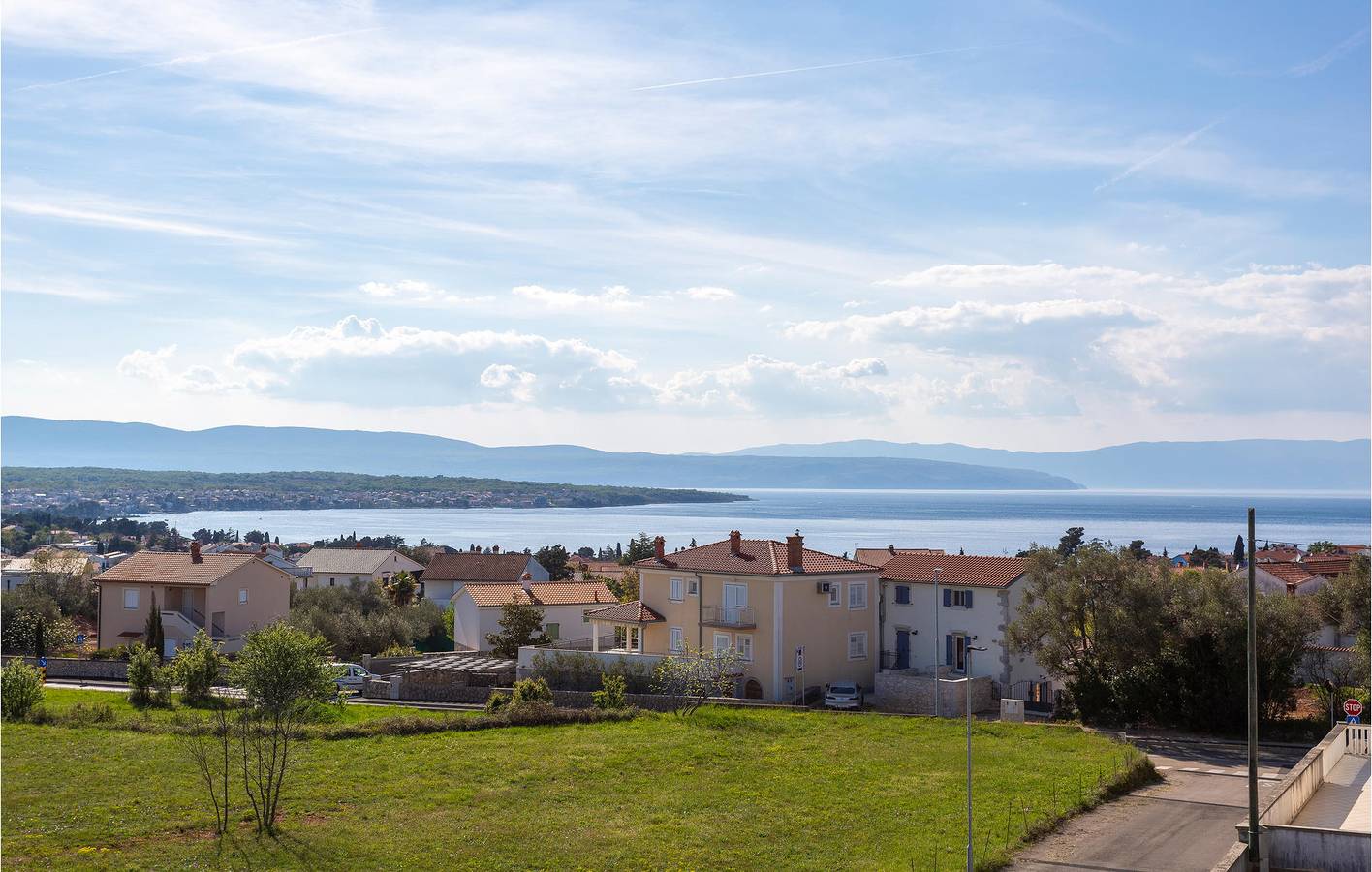 Entire holiday apartment, Holiday apartment for 6 people with terrace in Malinska, Krk