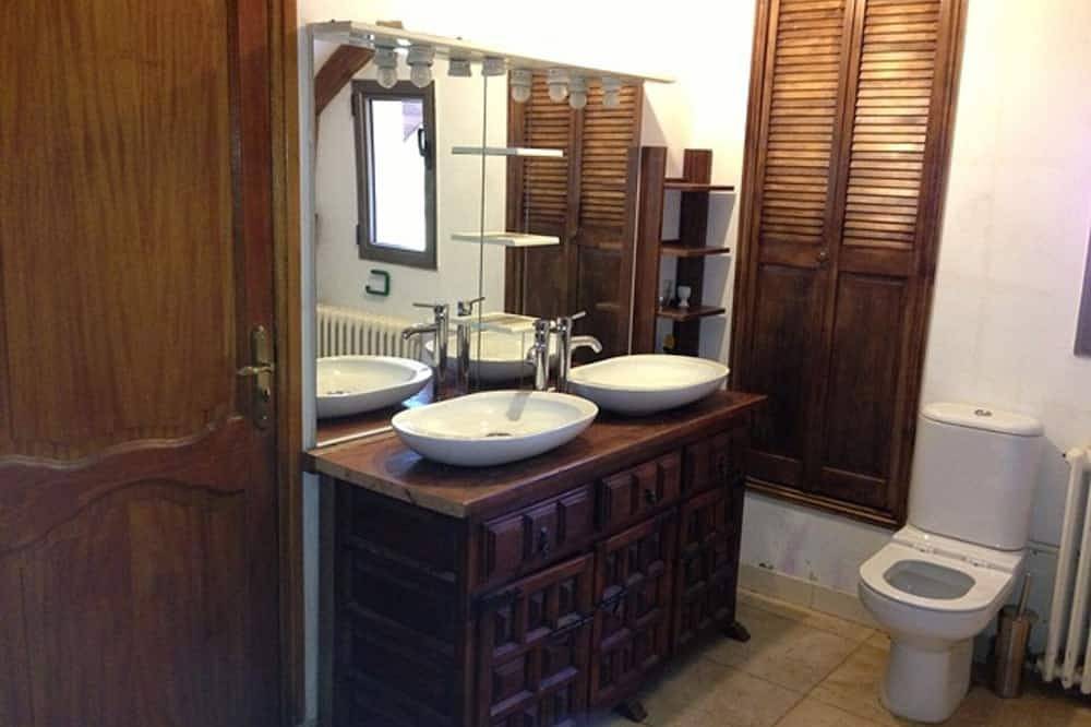 Gîte anniversaires et fêtes à 1 heures de Paris 31 couchages+salle 70 personnes in Courtenay, Région de Montargis