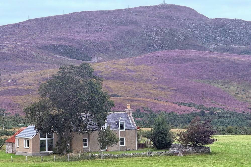 Stunning Highland retreat in peaceful glen near Dornoch in Highlands