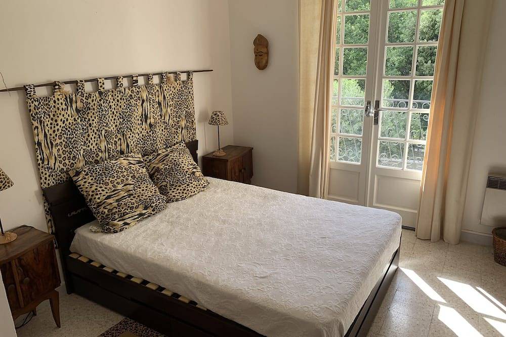 Fully-equipped furnished house in village center in Les Salles-sur-Verdon, Brignoles Region