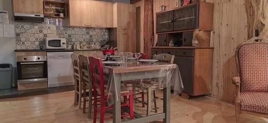 Vacation Rental for 6 Guests in Hauteroche, Jura Francais, Picture 4