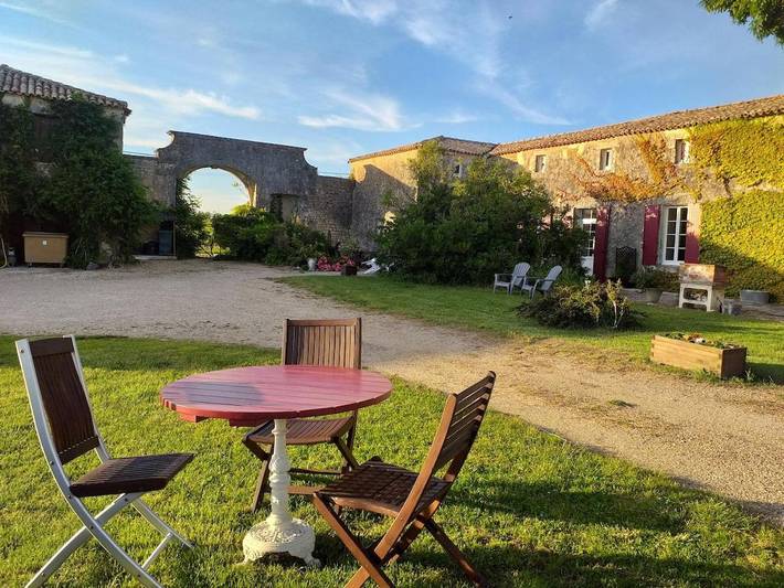 Location de vacances pour 11 personnes, avec vue et jardin à Saint-Bonnet-sur-Gironde - 3