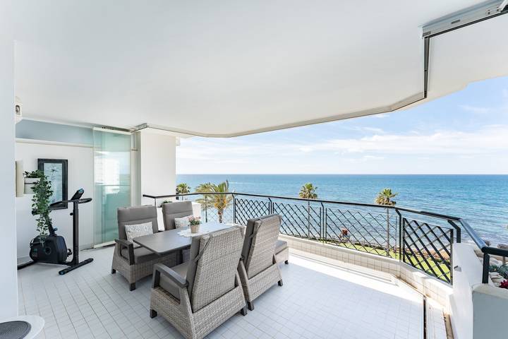 Entire apartment, Apartment 'Mi Capricho' with Sea View, Wi-Fi and Air Conditioning in Urbanizacion Calahonda, Mijas
