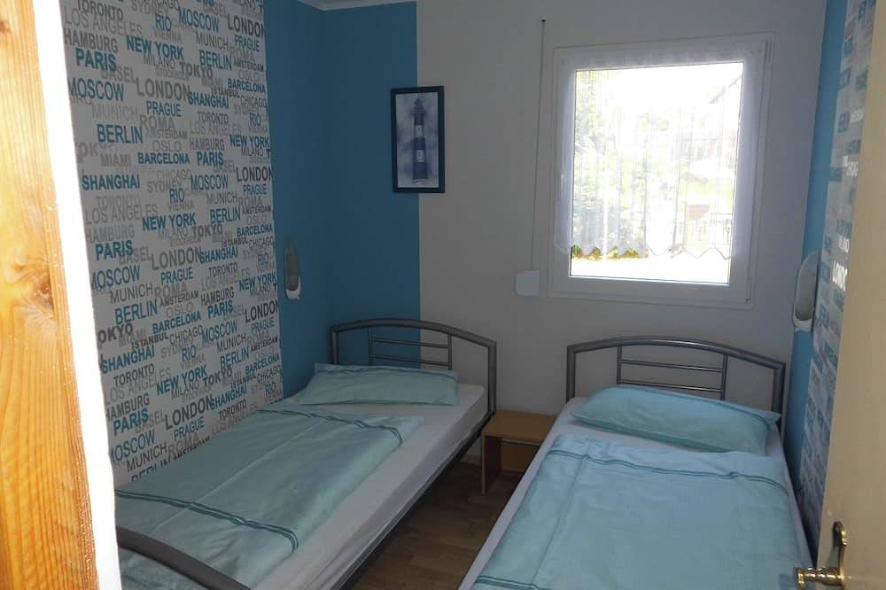 Ferienbungalow Fleesensee: Komfortabler Bungalow mit Terrasse und Gartenmöbeln in Malchow, Fleesensee