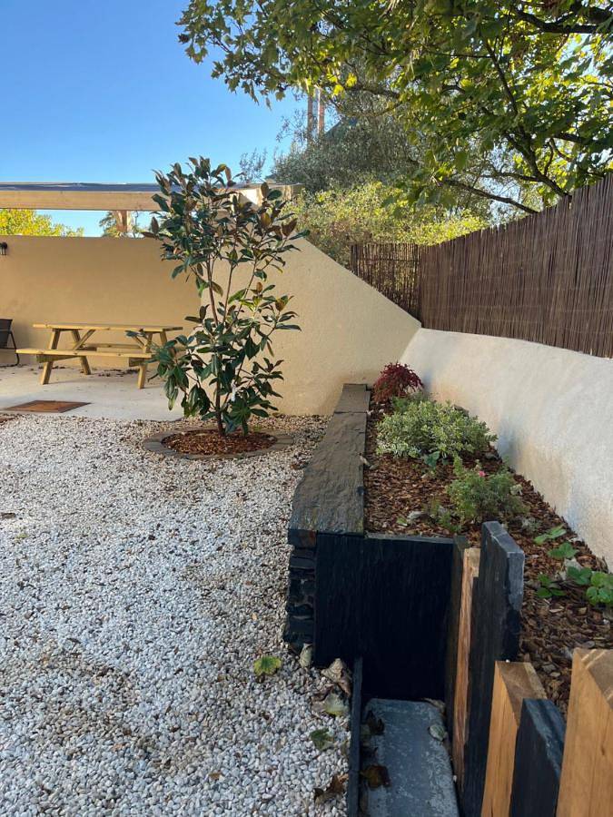 Location de vacances pour 4 personnes, avec jardin et vue à Le Puy-Notre-Dame - 2