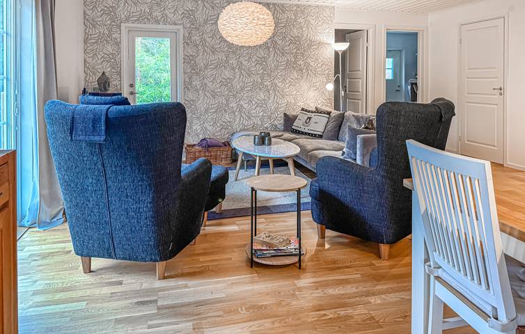 Hus för 4 Personer med trädgård in Sommen