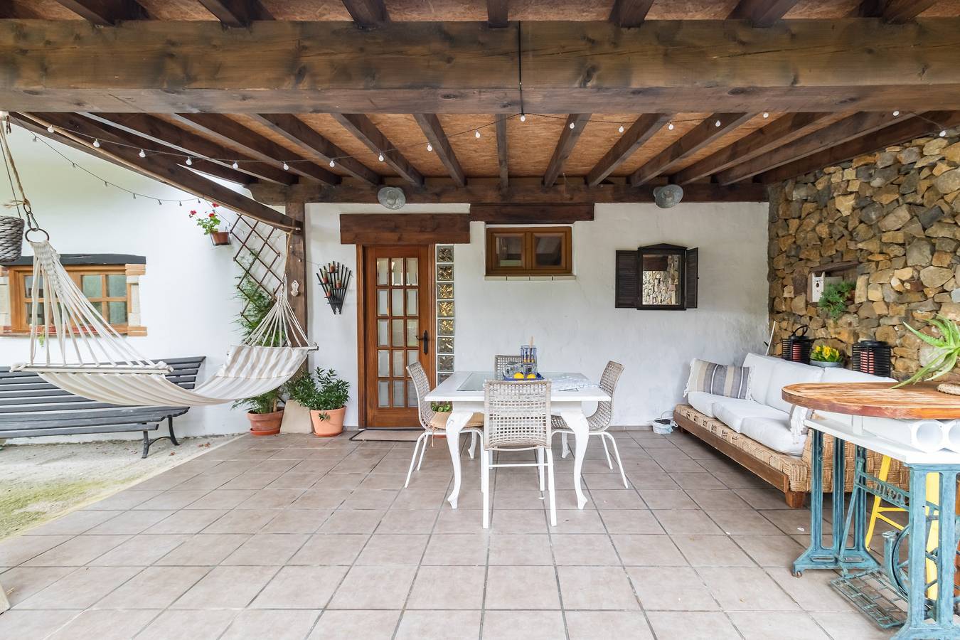 Ganze Wohnung, Ferienwohnung 'Kety' mit Bergblick, privater Terrasse und Wi-Fi in Serdio, Val de San Vicente