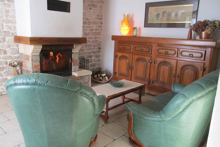 Location de vacances pour 6 personnes, avec terrasse et jardin dans Mortagne