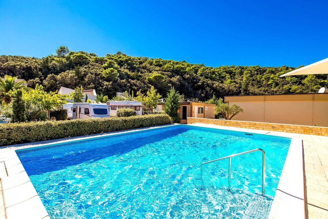 Ferienhaus mit Pool und Klimaanlage  in Kampor, Rab