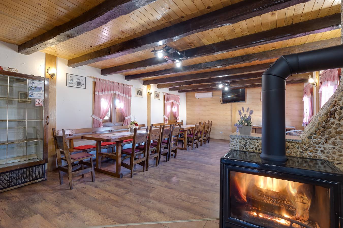 Rustic Cottage With Heated Pool in Zagreb und Umgebung