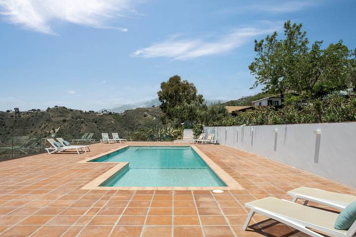 Chalet para 20 personas, con jacuzzi además de jardín y piscina para niños en Axarquía - 2