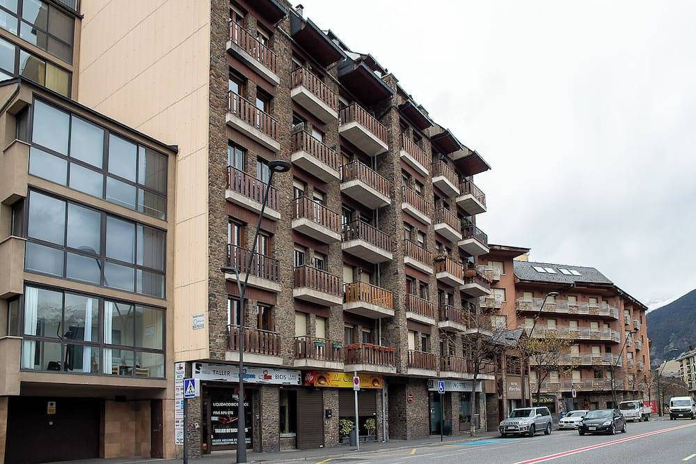 Entire apartment, Andbnb I Spacious and Cozy Retreat I 9 Min to Ski Lift in La Massana (City), Pal Arinsal