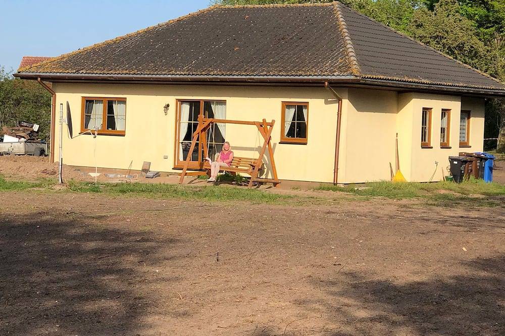 Ganze Wohnung, Landidyll - neu renoviertes Ferienhaus in Kluis, Rügen