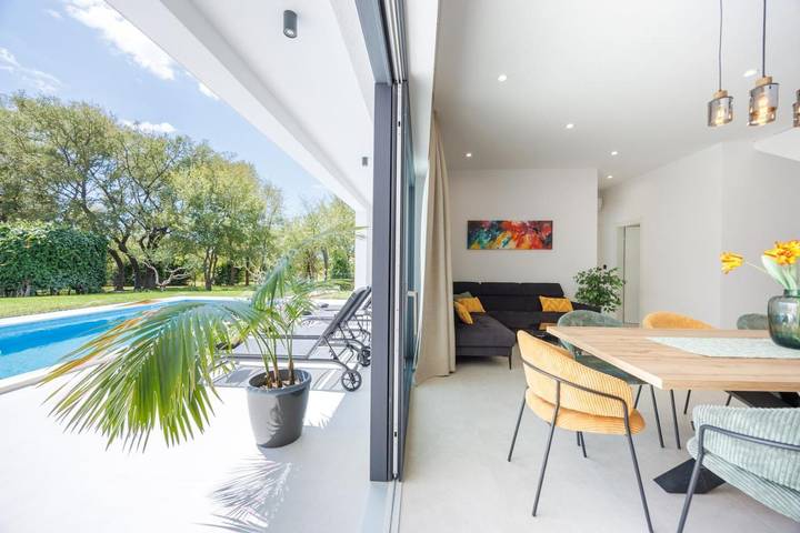 Villa pour 8 personnes, avec vue ainsi que jardin et piscine à Solin - 4