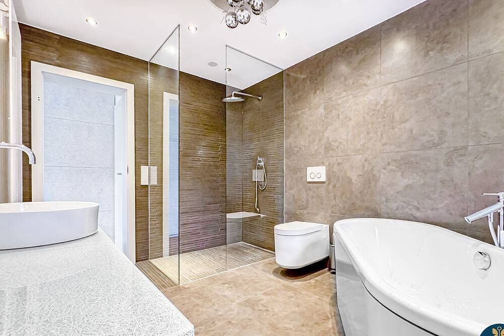 Ganze Wohnung, Designapartment mit Balkon & Parkblick in Villen-Lage in Heilbronn, Kurpfalz