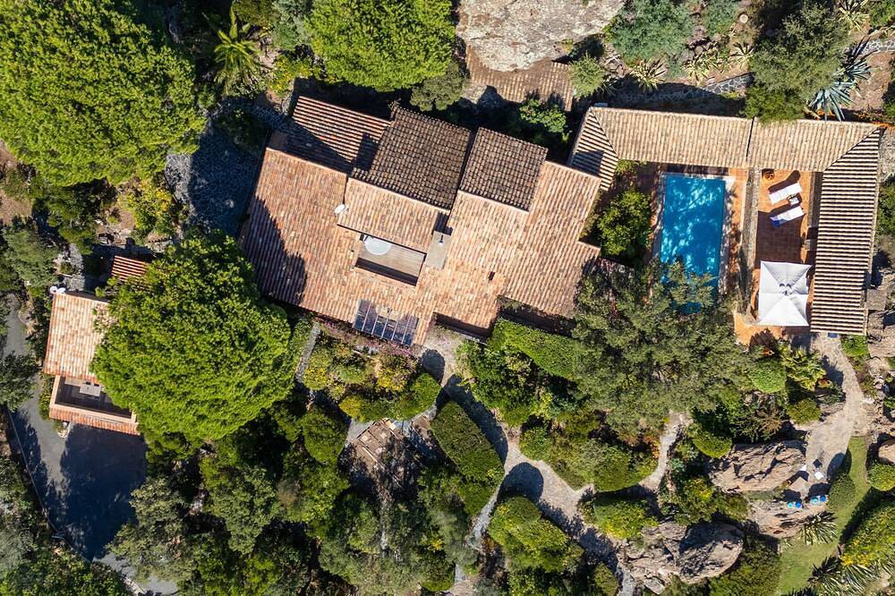 Villa d’architecte d’exception sur les hauteurs de Le Rayol in Rayol-Canadel-sur-Mer, Côte méditerranéenne (France)