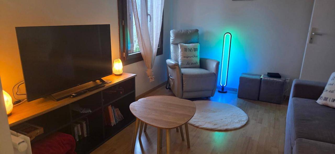 Gîte Xuritenborda 7 personnes avec vue exceptionnelle sur les montagnes basque, Lits 180 King Size in Ossès, Région de Bayonne