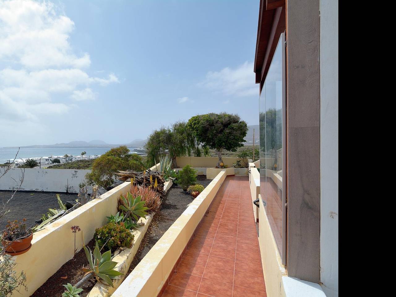 Appartement entier, Appartement avec terrasse privée, parking gratuit et vue mer à Punta Mujeres in Punta de las Mujeres, Haría