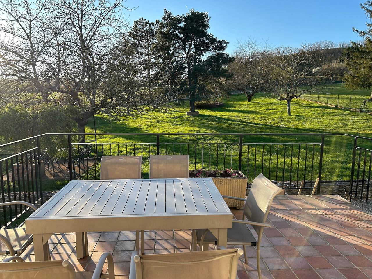 Maison indépendante rénovée à Nolay avec grand jardin clos in Nolay, Région de Beaune