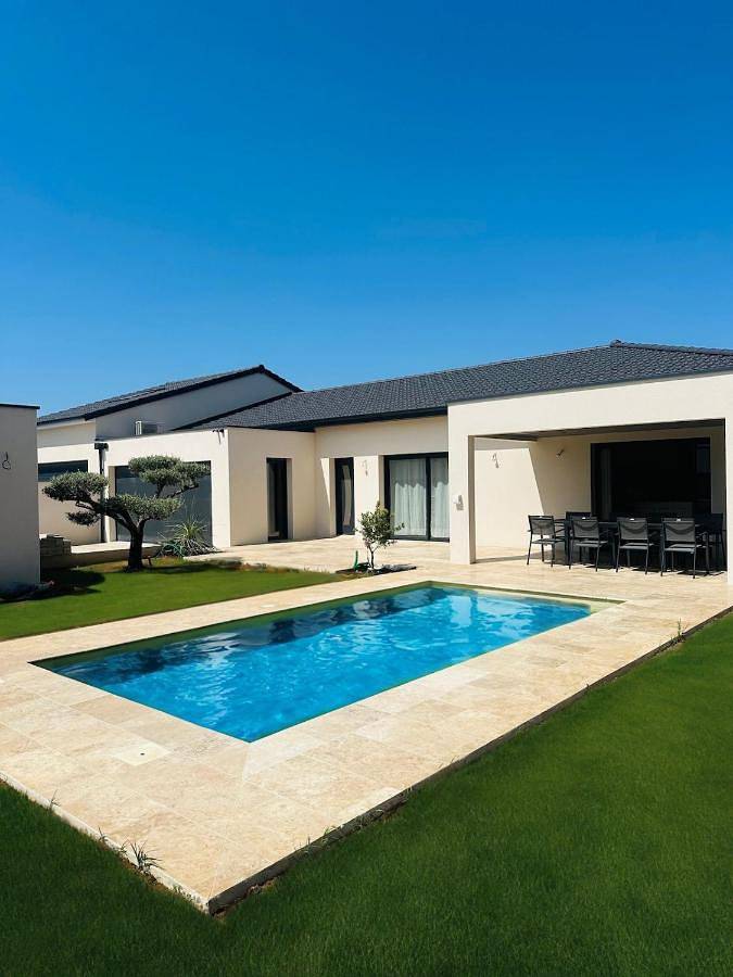 Location de vacances pour 8 personnes, avec piscine ainsi que jardin et terrasse à Charmes-sur-Rhône - 4