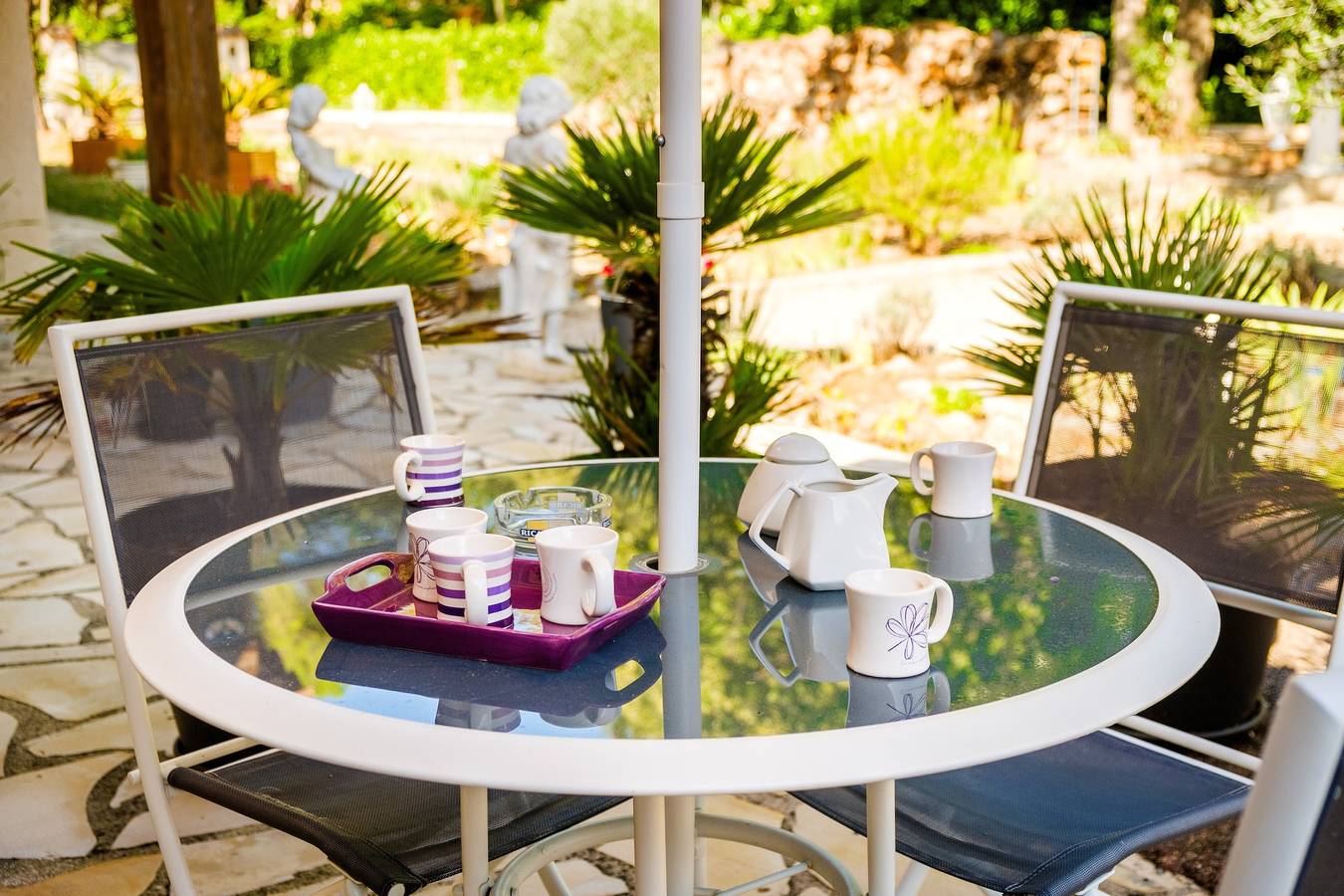 Apartamento entero, Apartamento vacacional "Lou Paradou" con piscina compartida, terraza privada y Wi-Fi in Saint-Cézaire-sur-Siagne, Region de Cannes