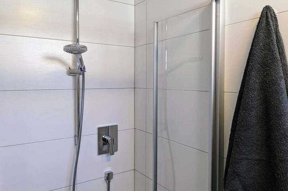 Ganze Wohnung, Gartenhaus rot mit einem Schlafzimmer in Ornbau, Fränkisches Seenland