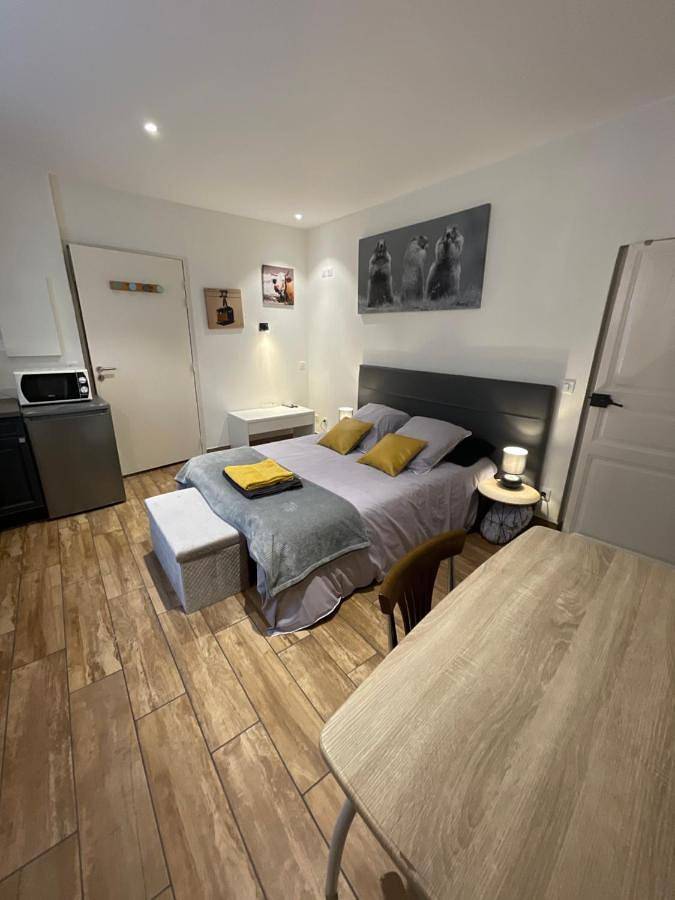 Appartement entier, La Montagnette les marmottes Studio maison en travaux de 10h a 17h in Moûtiers, Massif de la Vanoise