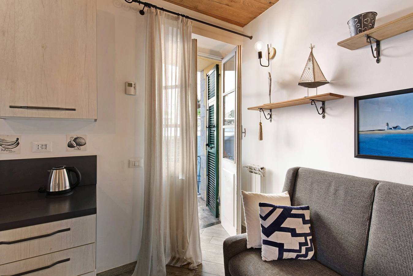 Ganze Wohnung, Ferienwohnung "La Casa del Sole nel Borgo" mit Balkon und Wlan in Genua (Stadt), Genua