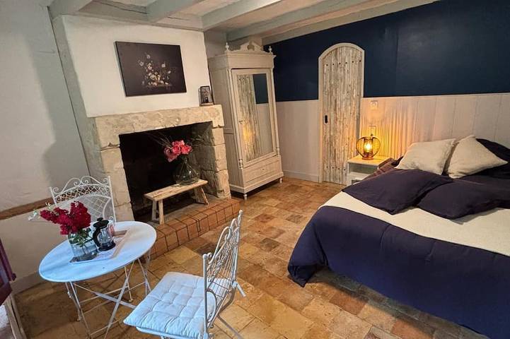 Chambre d’hôte pour 2 personnes, avec Jardin à Nazelles-Négron