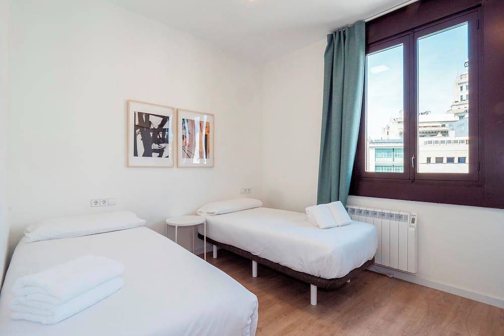 Entire apartment, Bebarceloner Pelayo Apartments - 2 bedrooms in Barcelona Centre, Barcelona