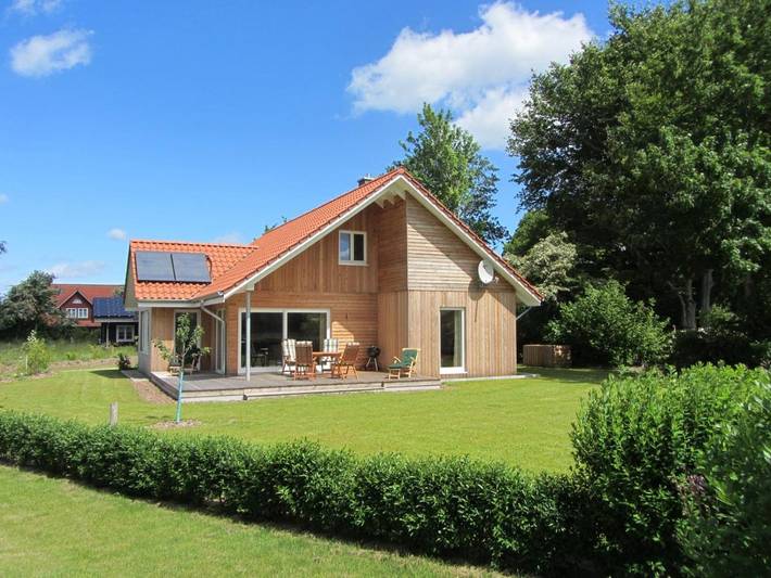 Ferienhaus für 6 Personen, mit Terrasse und Garten sowie Sauna in Dollerup