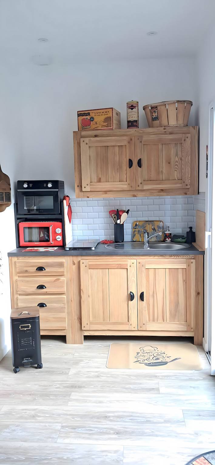 Holiday Home 'Comme À La Maison' with Private Terrace, Garden & Wi-Fi in Ducey, Avranches region