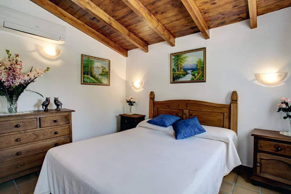 Villa Evelyn. Intimité Jardin, Wifi, Nature, Relax, Observation des oiseaux, Entièrement équipé in Gaucín, Los Alcornocales