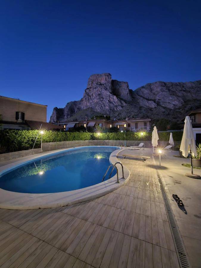 Location de vacances pour 7 personnes, avec jardin et piscine à Sferracavallo - 3