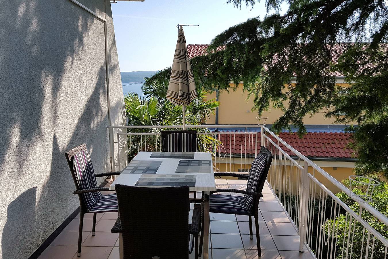 Ganze Wohnung, 1-Zimmer-Ferienwohnung mit Terrasse und Meerblick Dramalj (Crikvenica) A-2397-b in Dramalj, Primorje-Gorski Kotar