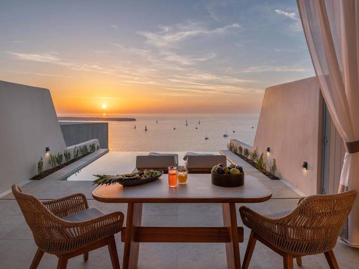 Hôtel pour 2 personnes, avec Balcon et Terrasse ainsi que Jardin et Piscine à Oia